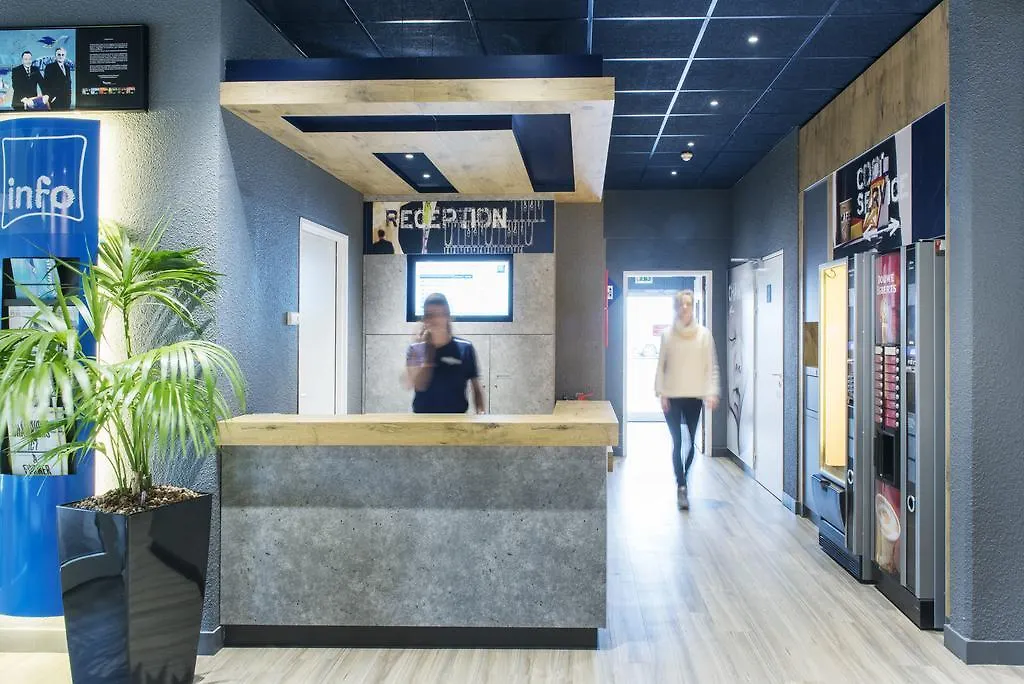卢森堡机场宜必思快捷酒店 Niederanven